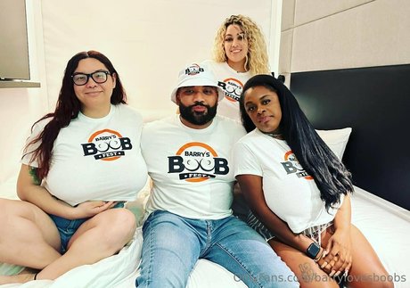 Barrylovesboobs