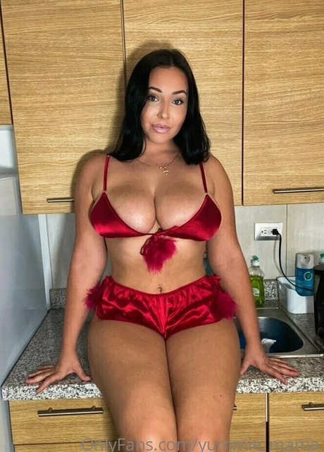 Nacktes geleaktes OnlyFans-Foto von Yummiemama