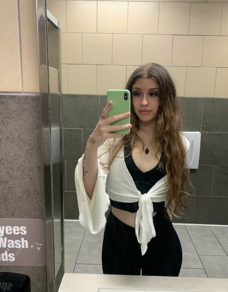 Nacktes geleaktes OnlyFans-Foto von Unholynun