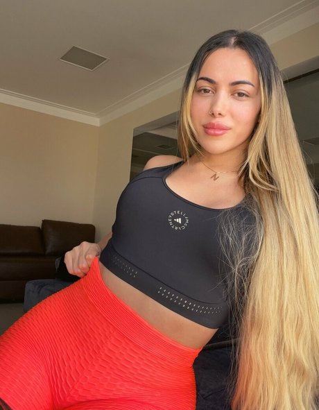 Nacktes geleaktes OnlyFans-Foto von Emily Narizinho