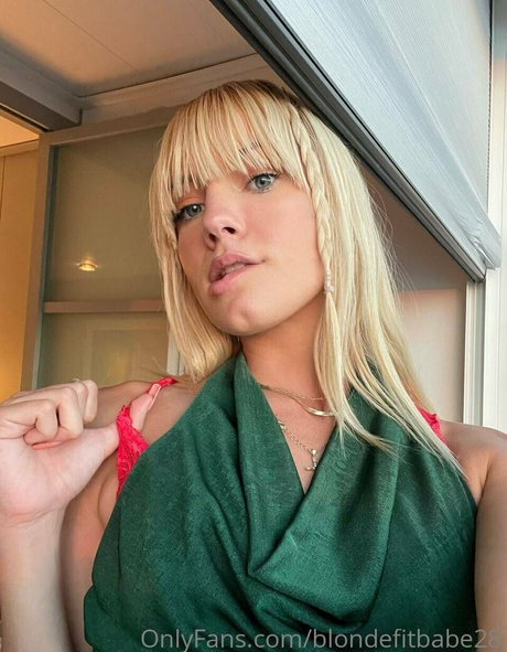 Blondefitbabe28