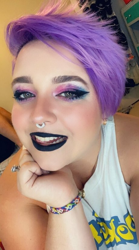 Unsupervisedhousewife