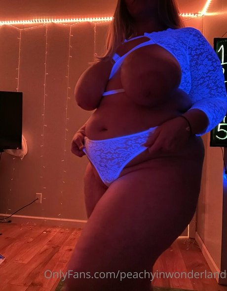 Peachyinwonderland