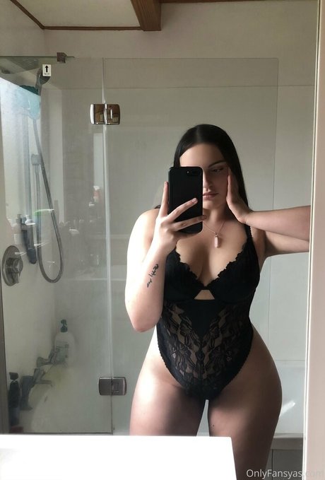 Nacktes geleaktes OnlyFans-Foto von Yaskavari