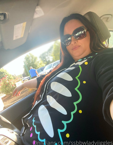 Ssbbwladyjiggles