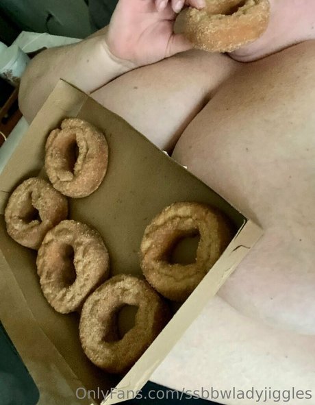Ssbbwladyjiggles
