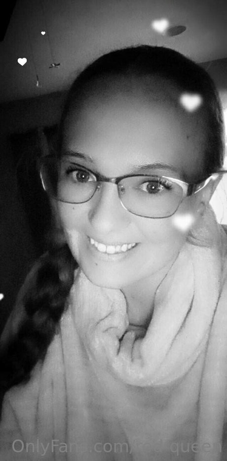 Nacktes geleaktes OnlyFans-Foto von Red Queen